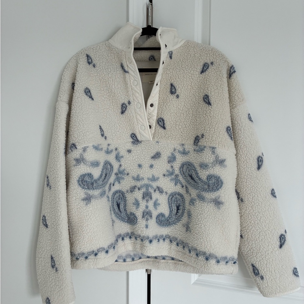 American Eagle Cream and Blue Paisley Fleece Pullover